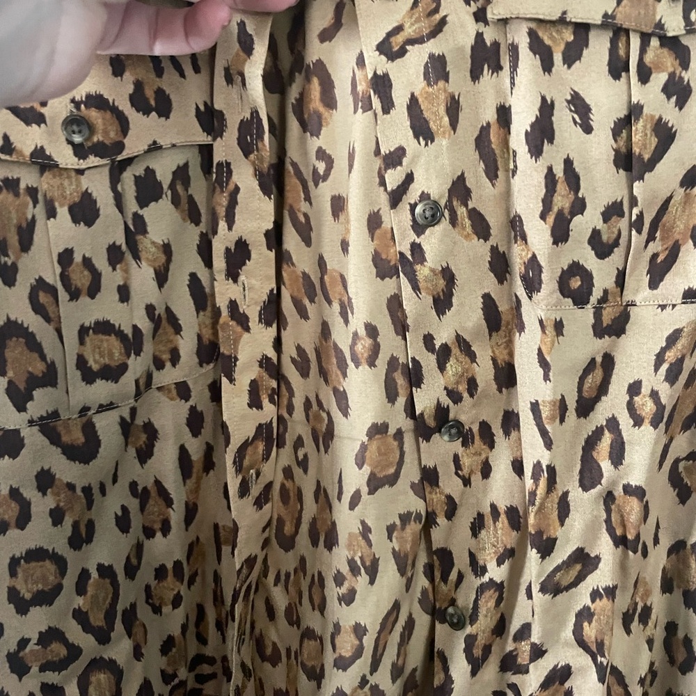 SOLD ❌ Lauren Ralph Lauren Leopard Print button down Shirt - Picture 4 of 6